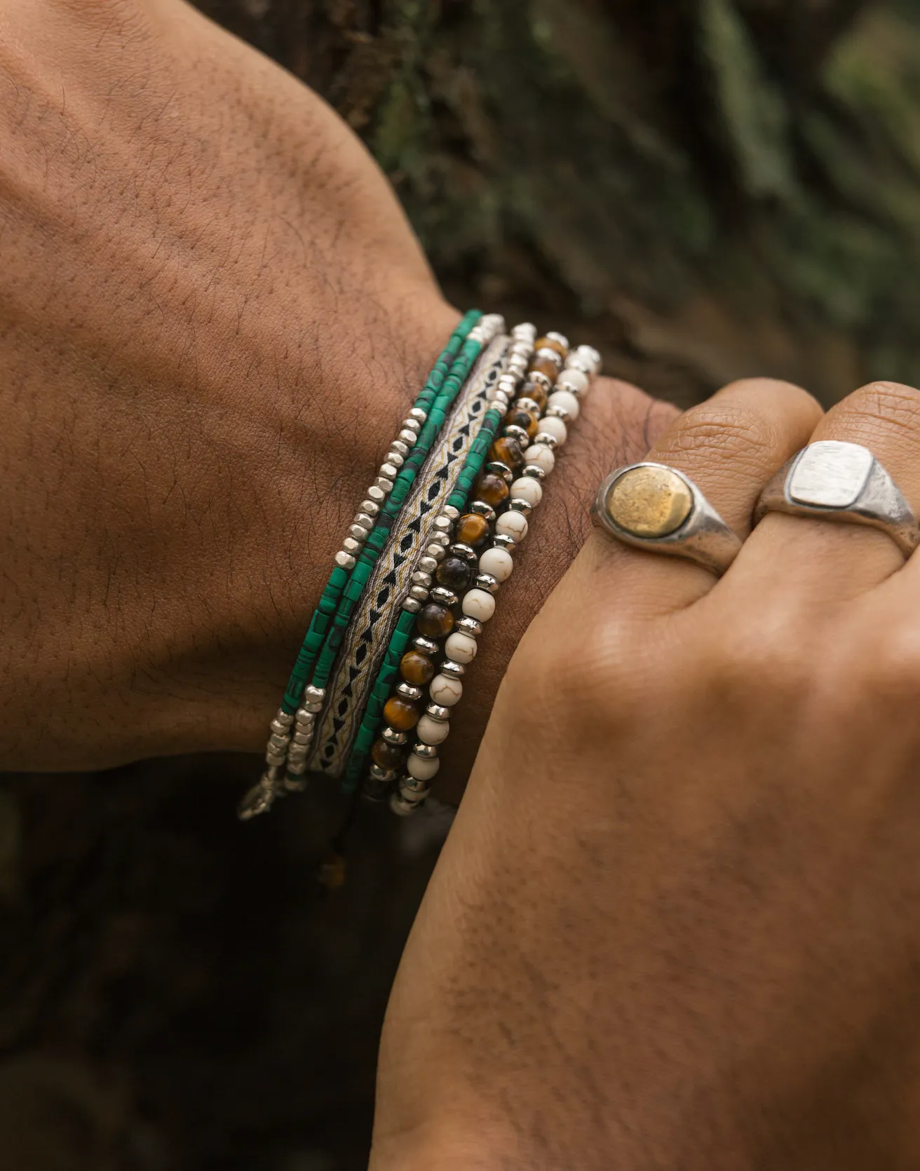 Beaded Bracelet With Beige Howlite and Silver Beads