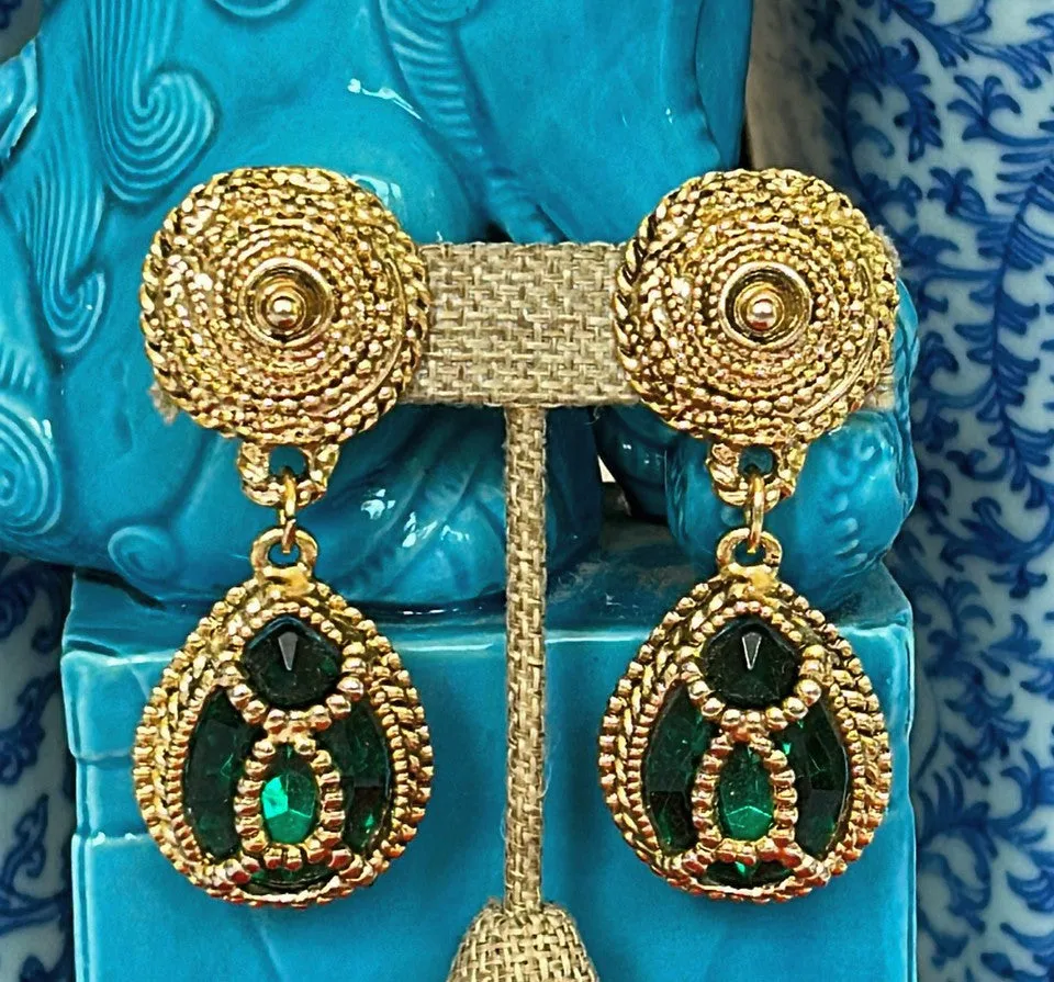 Fantastic, large scale statement dangle earrings from the 80s.