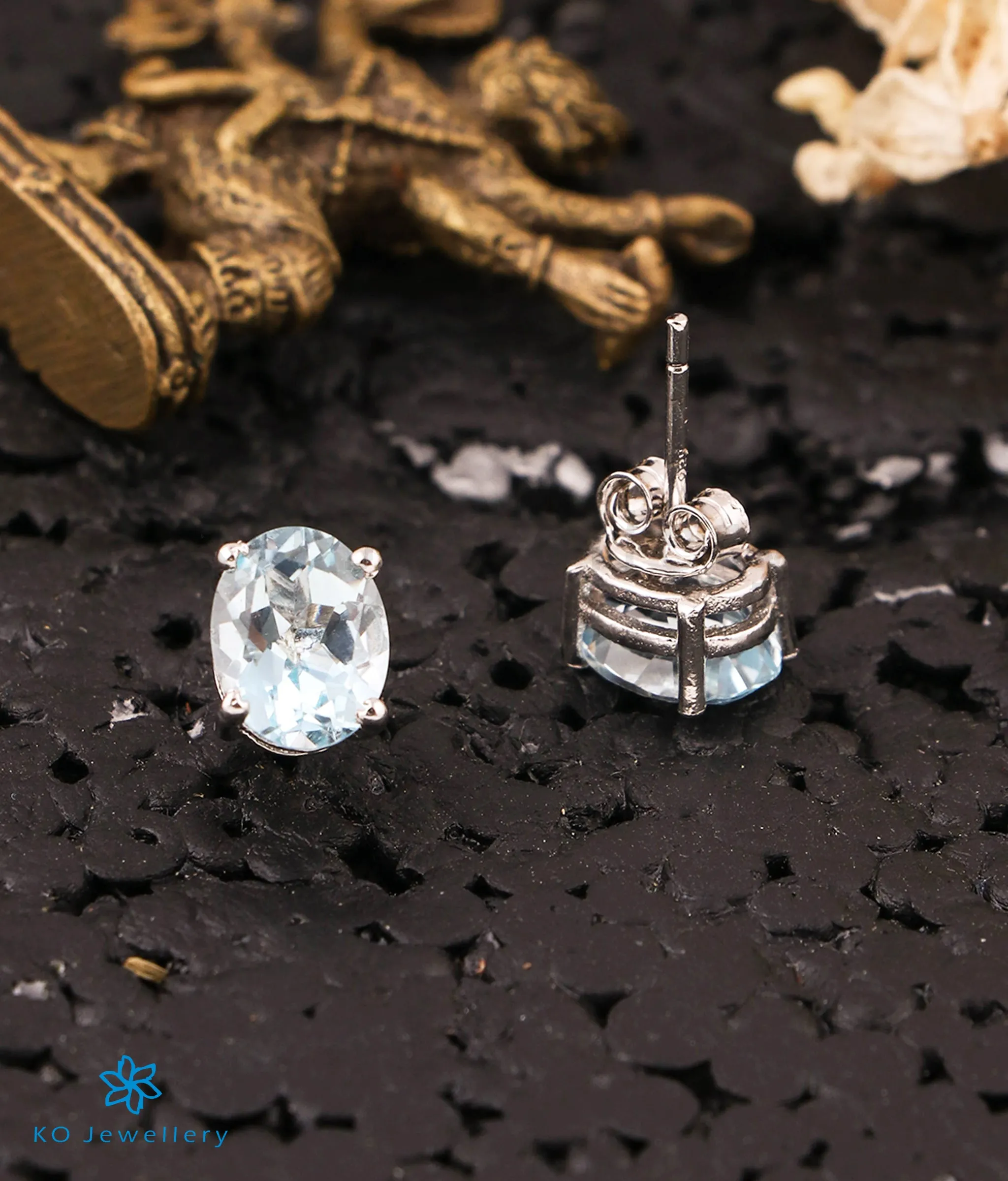 The Blue Topaz Silver Earstuds