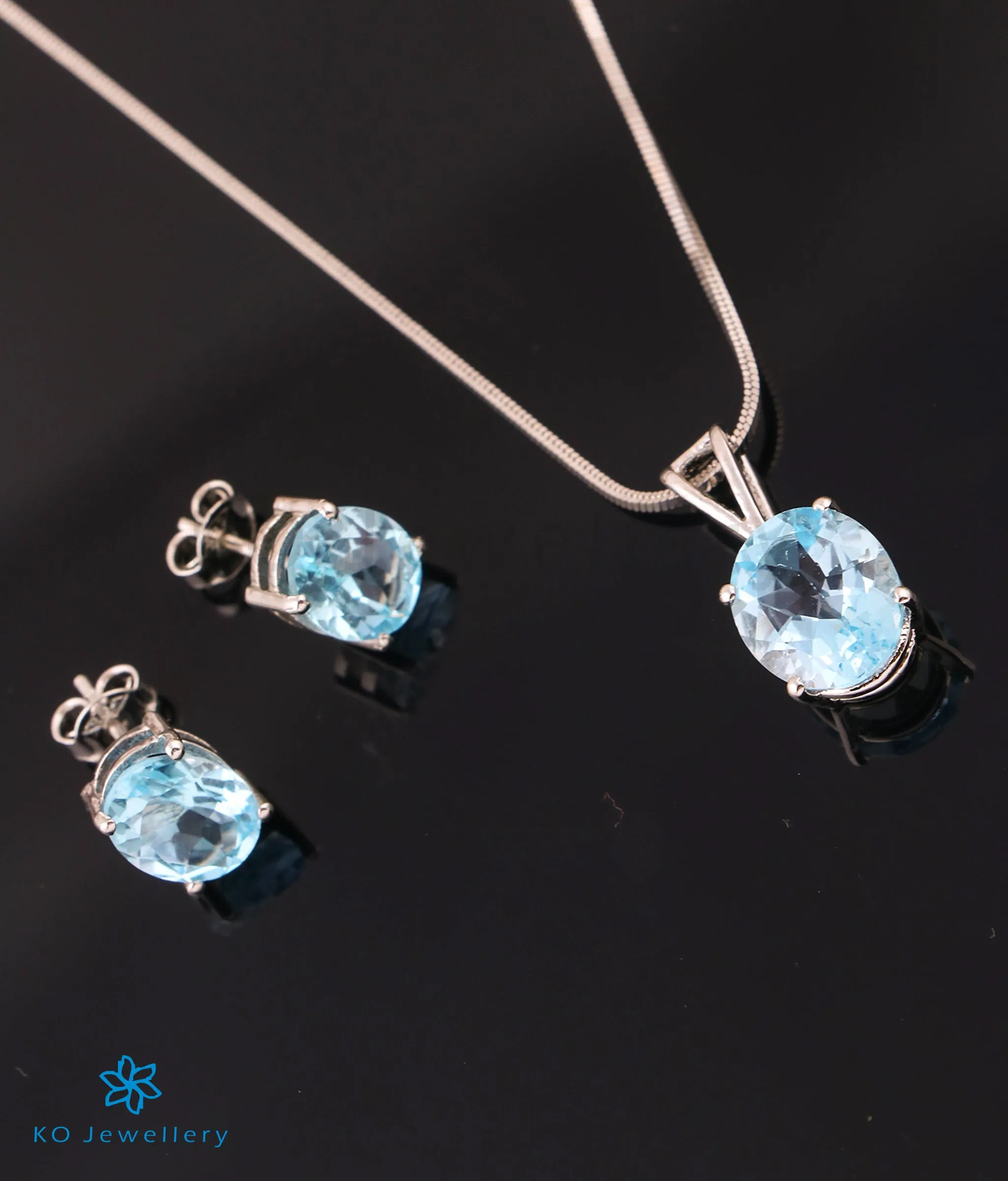 The Blue Topaz Silver Pendant Set